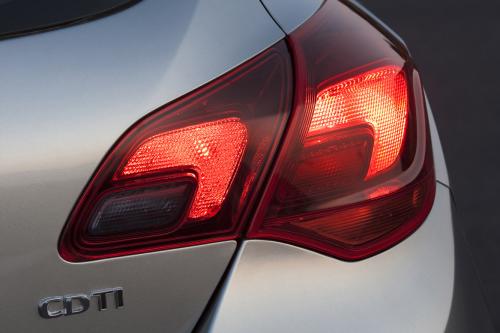 Opel Astra (2010) - picture 24 of 25