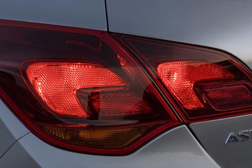 Opel Astra (2010) - picture 25 of 25