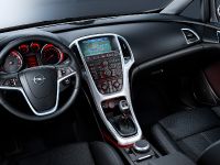 Opel Astra (2010) - picture 13 of 25
