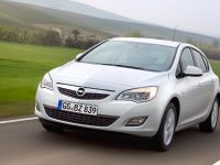 Opel Astra ecoFLEX (2010) - picture 1 of 3