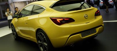 Opel Astra GTC Frankfurt (2011) - picture 4 of 4