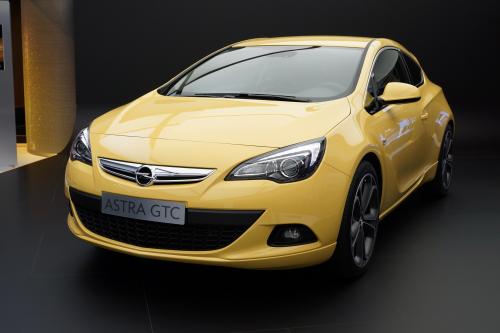 Opel Astra GTC Frankfurt (2011) - picture 1 of 4