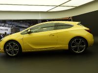 Opel Astra GTC Frankfurt (2011) - picture 2 of 4