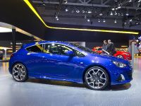 Opel Astra GTC Moscow (2012) - picture 3 of 5