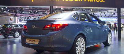 Opel Astra Sedan Moscow (2012) - picture 7 of 9