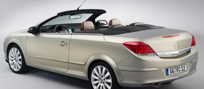 Opel Astra Twintop Sedan (2007) - picture 4 of 7