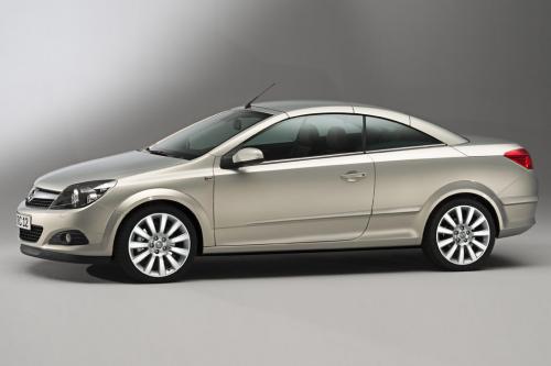 Opel Astra Twintop Sedan (2007) - picture 1 of 7