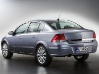 Opel Astra Twintop Sedan (2007) - picture 6 of 7