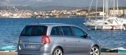 Opel Zafira (2008) - picture 4 of 12