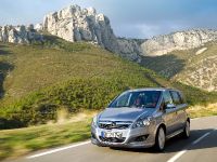 Opel Zafira (2008) - picture 2 of 12