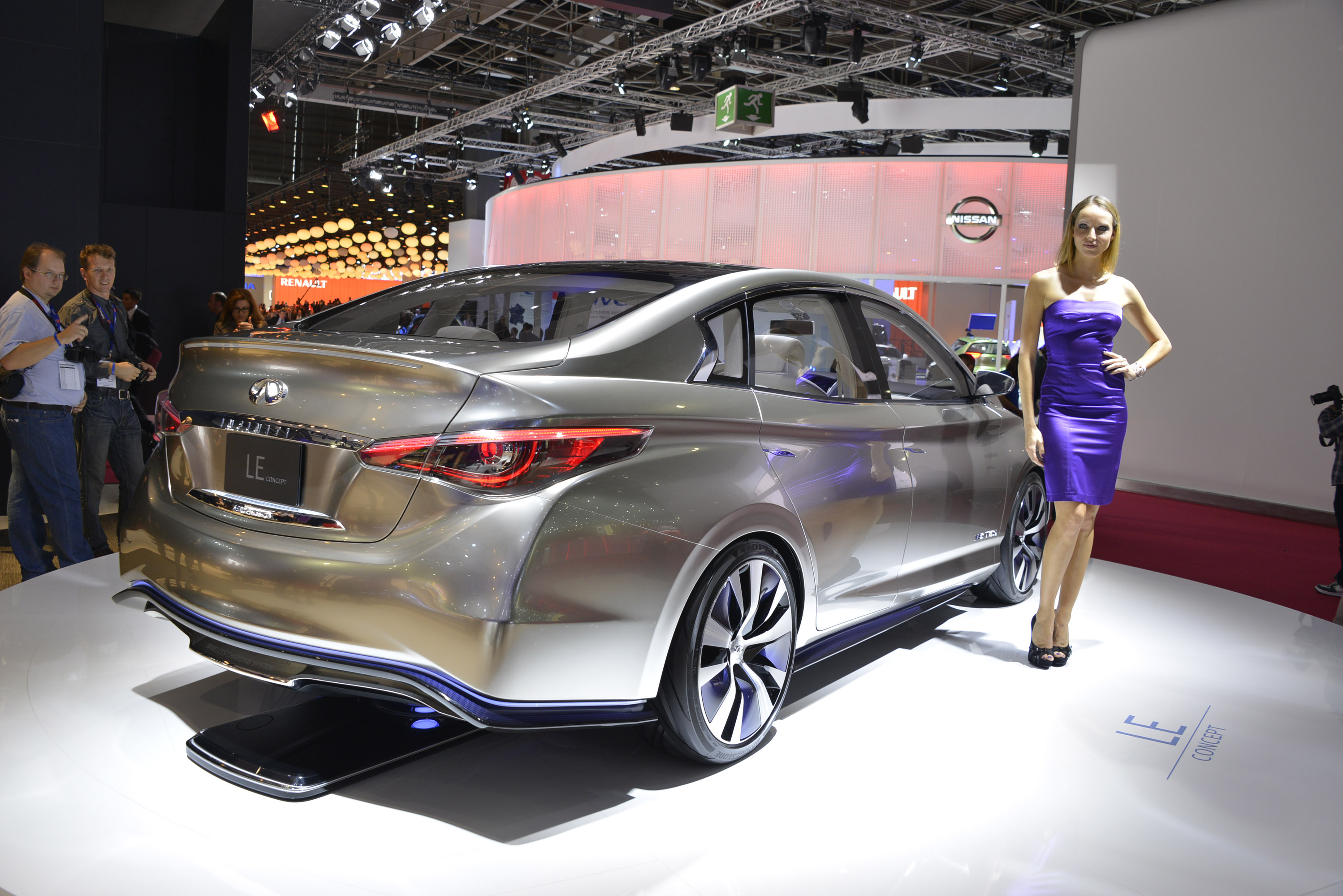 Paris Motor Show Girls