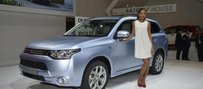 Paris Motor Show Girls (2012) - picture 12 of 39