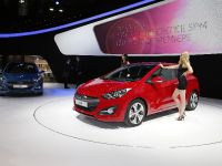 Paris Motor Show Girls (2012) - picture 26 of 39