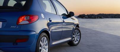 Peugeot 206 Plus (2009) - picture 15 of 21