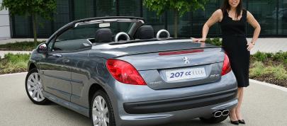 Peugeot 207 CC Elle (2008) - picture 7 of 8