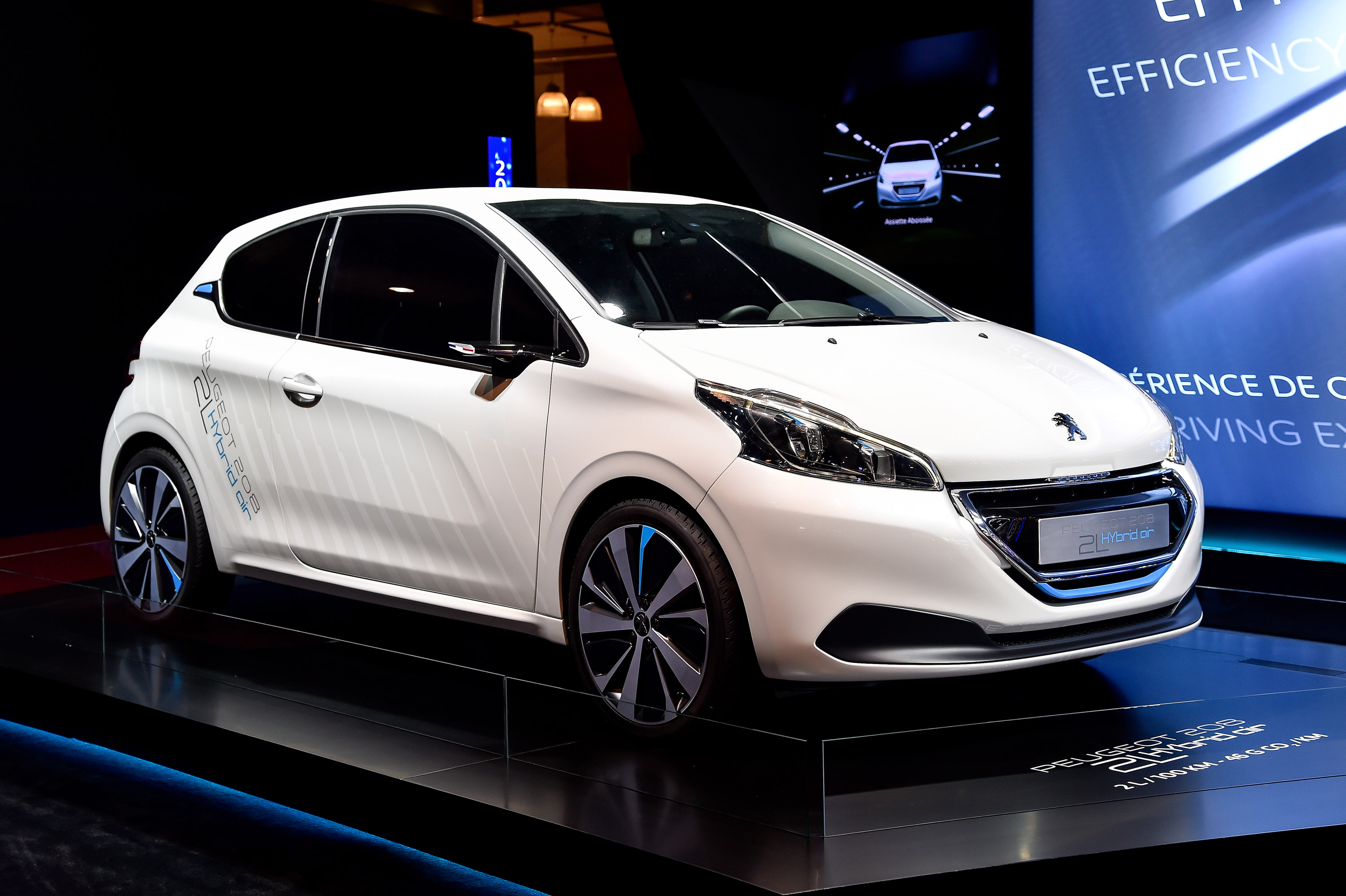 Peugeot 208 Hybrid Air Paris