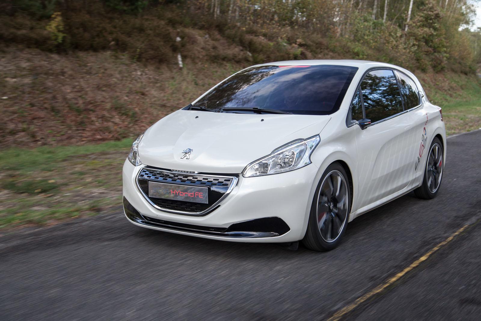 Peugeot 208 HYbrid FE Concept