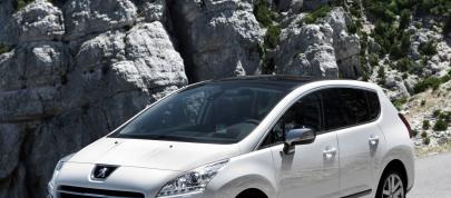 Peugeot 3008 HYbrid4 Limited Edition (2011) - picture 4 of 8