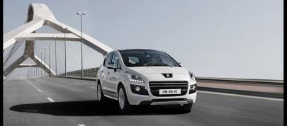 Peugeot 3008 HYbrid4 Limited Edition (2011) - picture 7 of 8