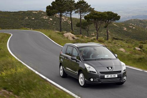 Peugeot 5008 (2010) - picture 1 of 12