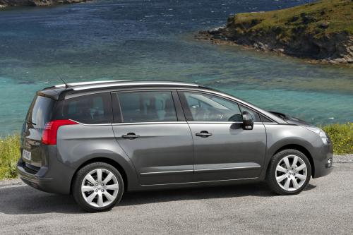Peugeot 5008 (2010) - picture 8 of 12