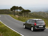 Peugeot 5008 (2010) - picture 6 of 12