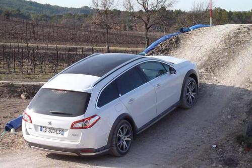 Peugeot 508 RXH HYbrid4 (2012) - picture 8 of 11