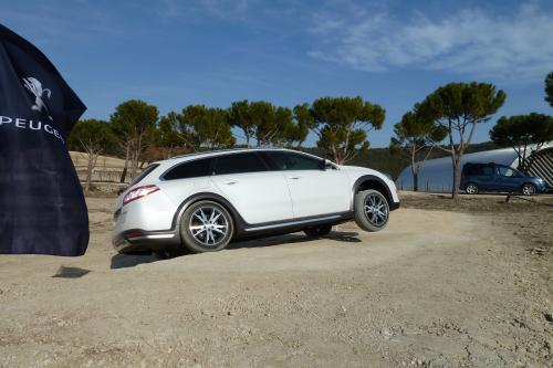 Peugeot 508 RXH HYbrid4 (2012) - picture 9 of 11
