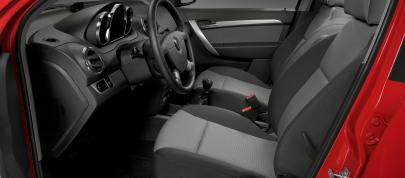 Pontiac G3 (2009) - picture 7 of 10