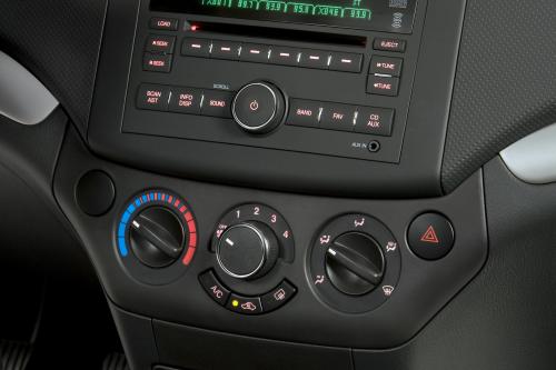 Pontiac G3 (2009) - picture 8 of 10