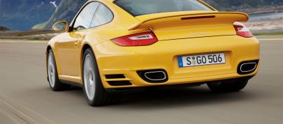 Porsche 911 Turbo (2010) - picture 4 of 7