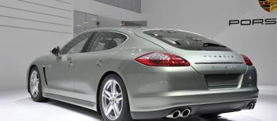 Porsche Panamera S Hybrid Geneva (2011) - picture 4 of 5