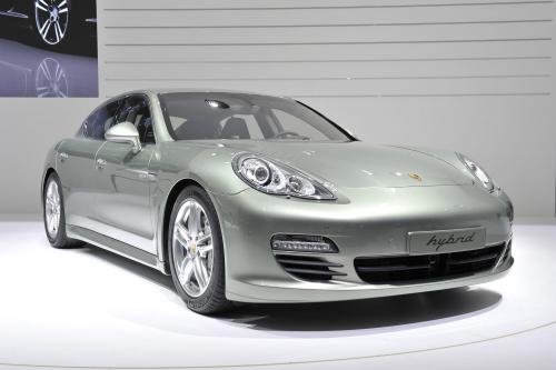 Porsche Panamera S Hybrid Geneva (2011) - picture 1 of 5