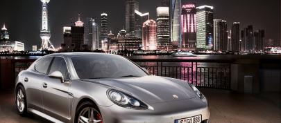 Porsche Panamera (2010) - picture 4 of 12