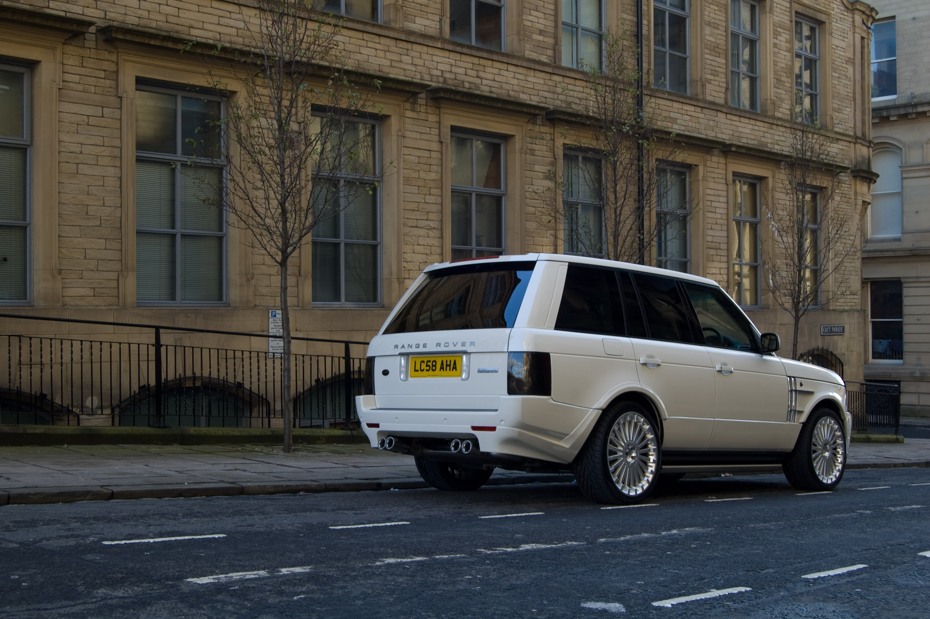 Project Kahn Range Rover Vogue