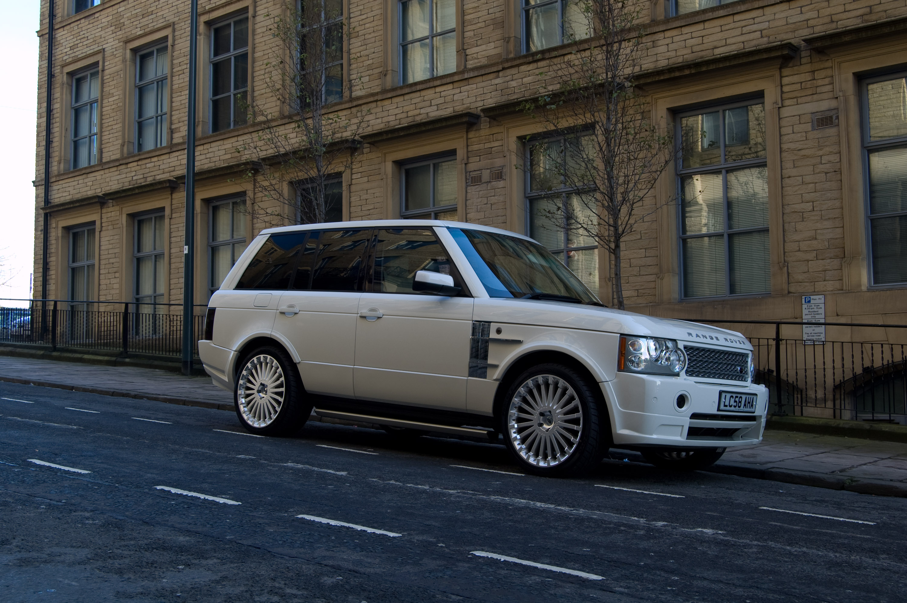 Project Kahn Range Rover Vogue