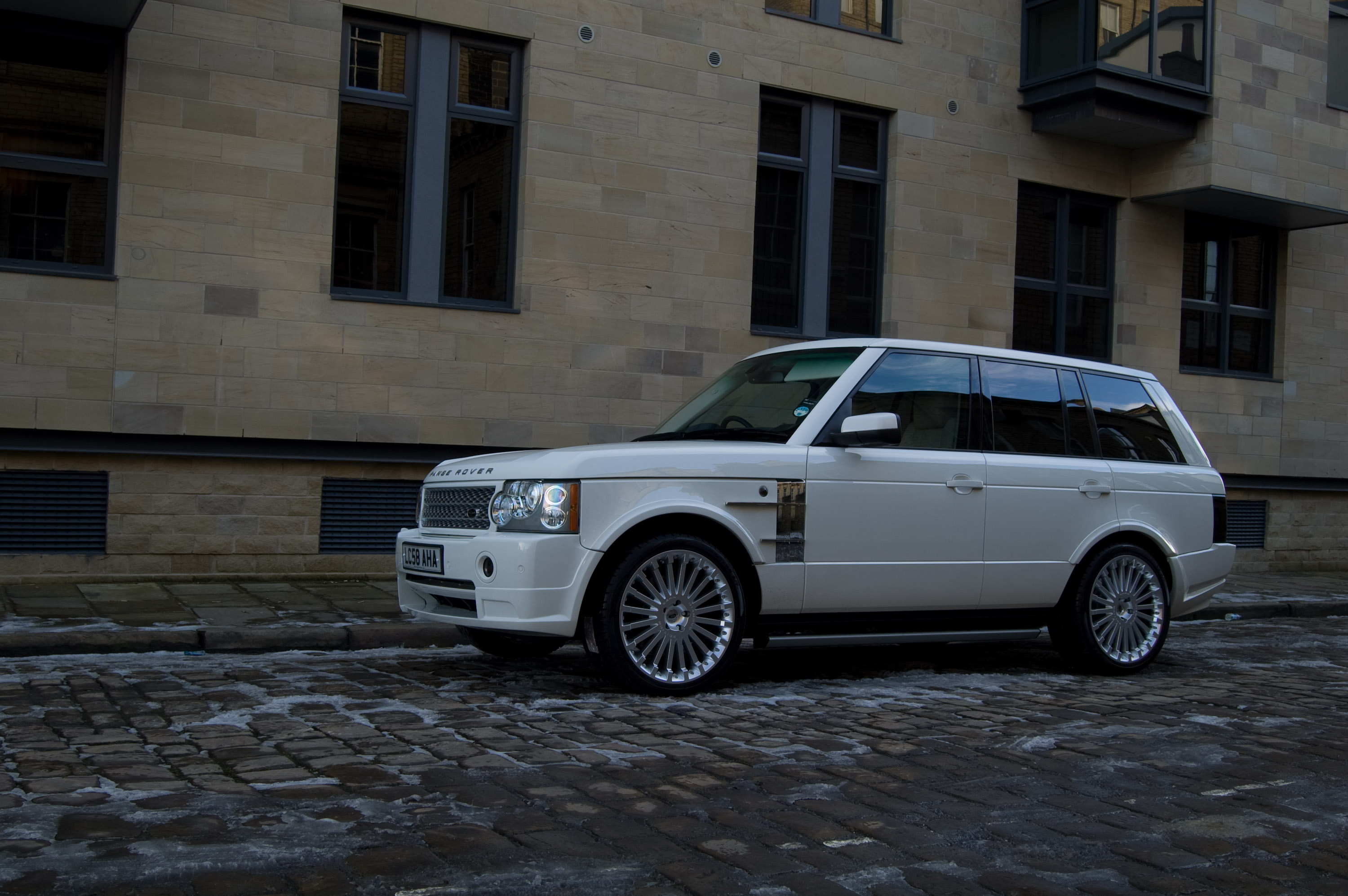 Project Kahn Range Rover Vogue