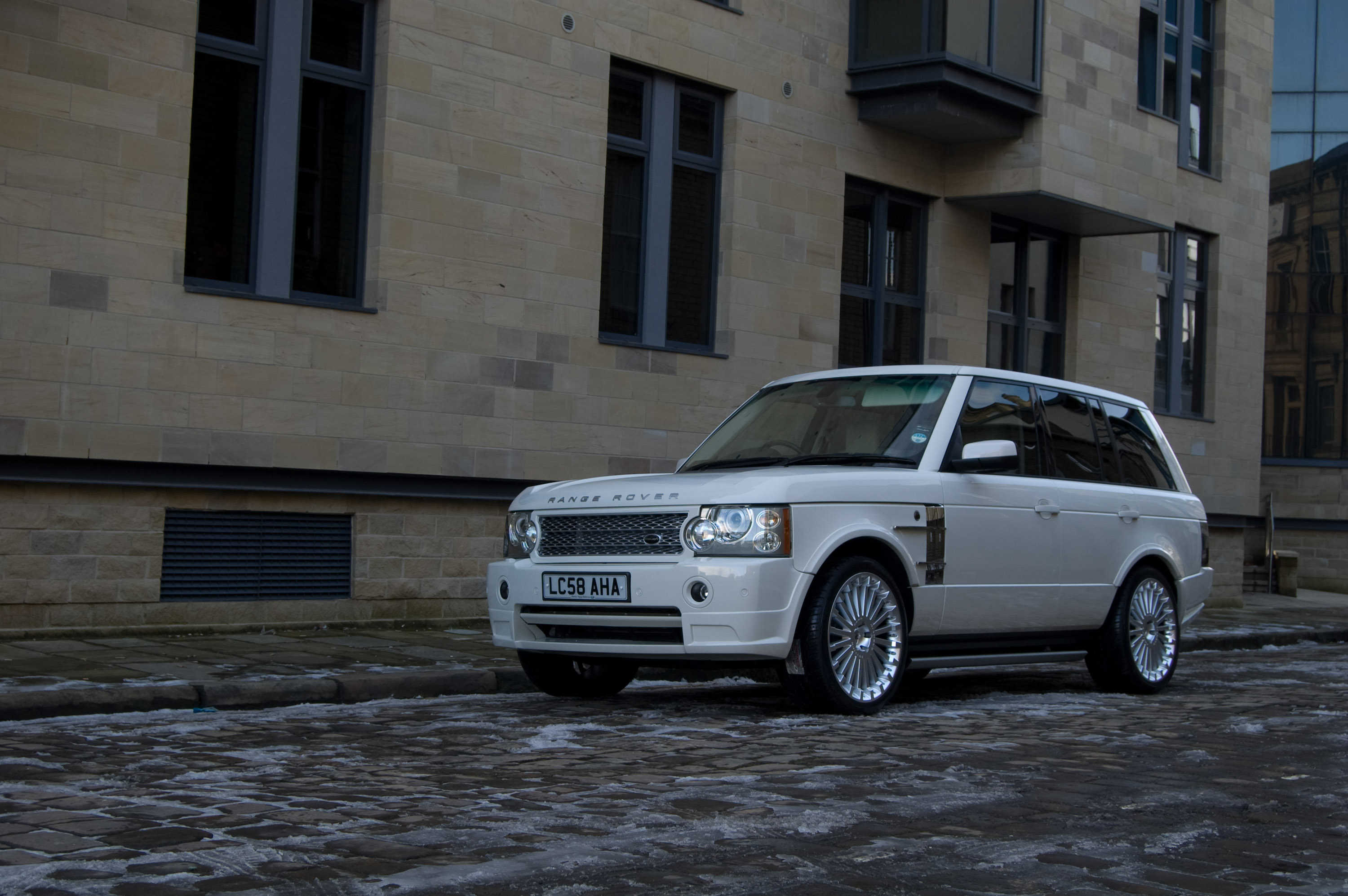 Project Kahn Range Rover Vogue