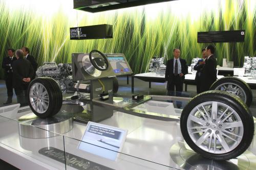 Renault Four-wheel Active Drive chassis Frankfurt (2011) - picture 1 of 3