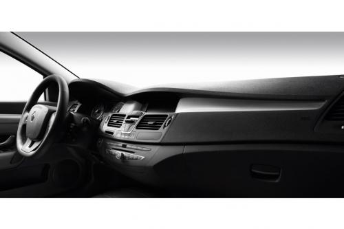 Renault Laguna Coupe (2009) - picture 9 of 10