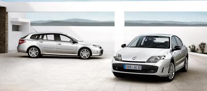 Renault Laguna GT (2008) - picture 31 of 40