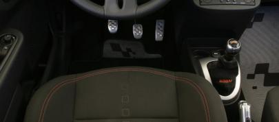 Renault Twingo RS (2009) - picture 36 of 39