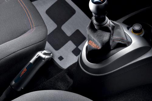 Renault Twingo RS (2009) - picture 17 of 39