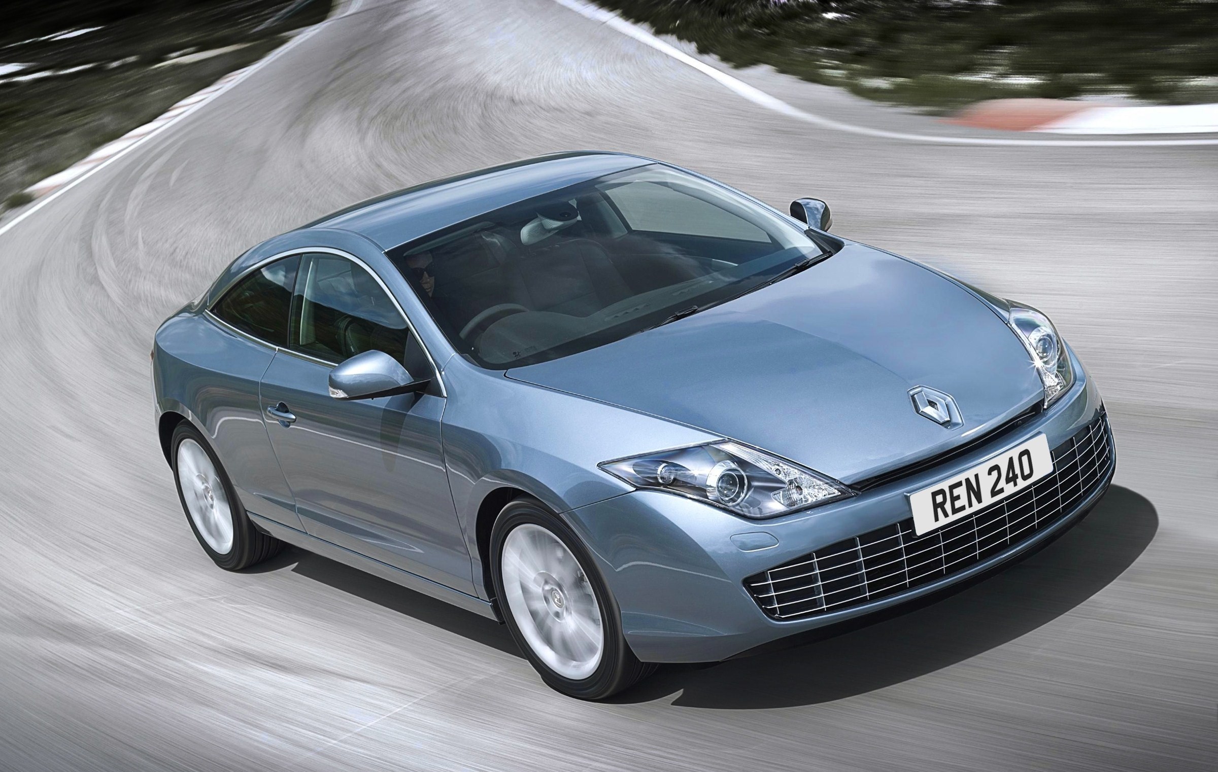 Renault Unveils Laguna Coupe