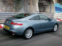 Renault Unveils Laguna Coupe (2008) - picture 3 of 4