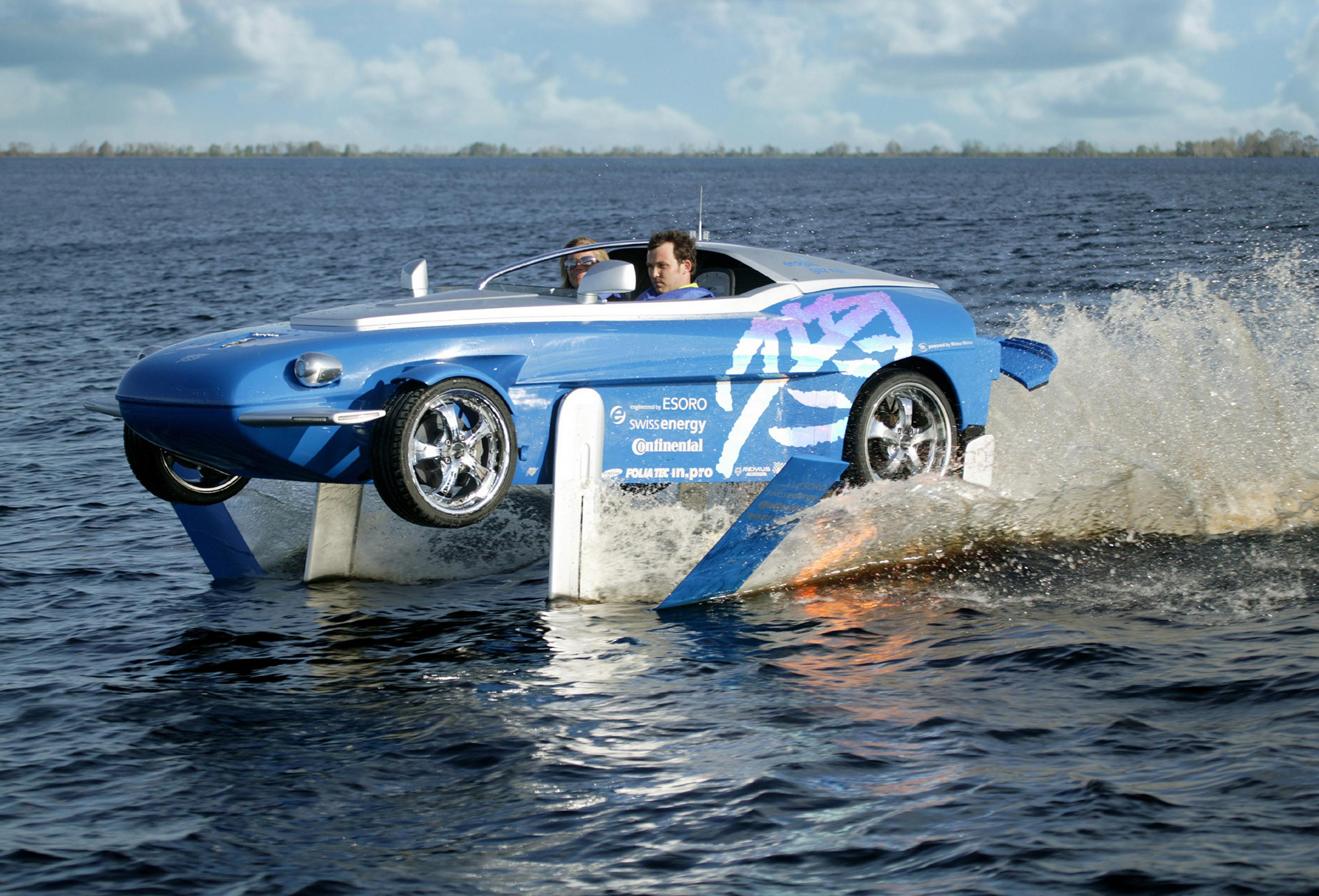 Работа автомобиля на воде. Rinspeed амфибия. Rinspeed Splash. Amphibious машинка амфибия. Мерседес амфибия.