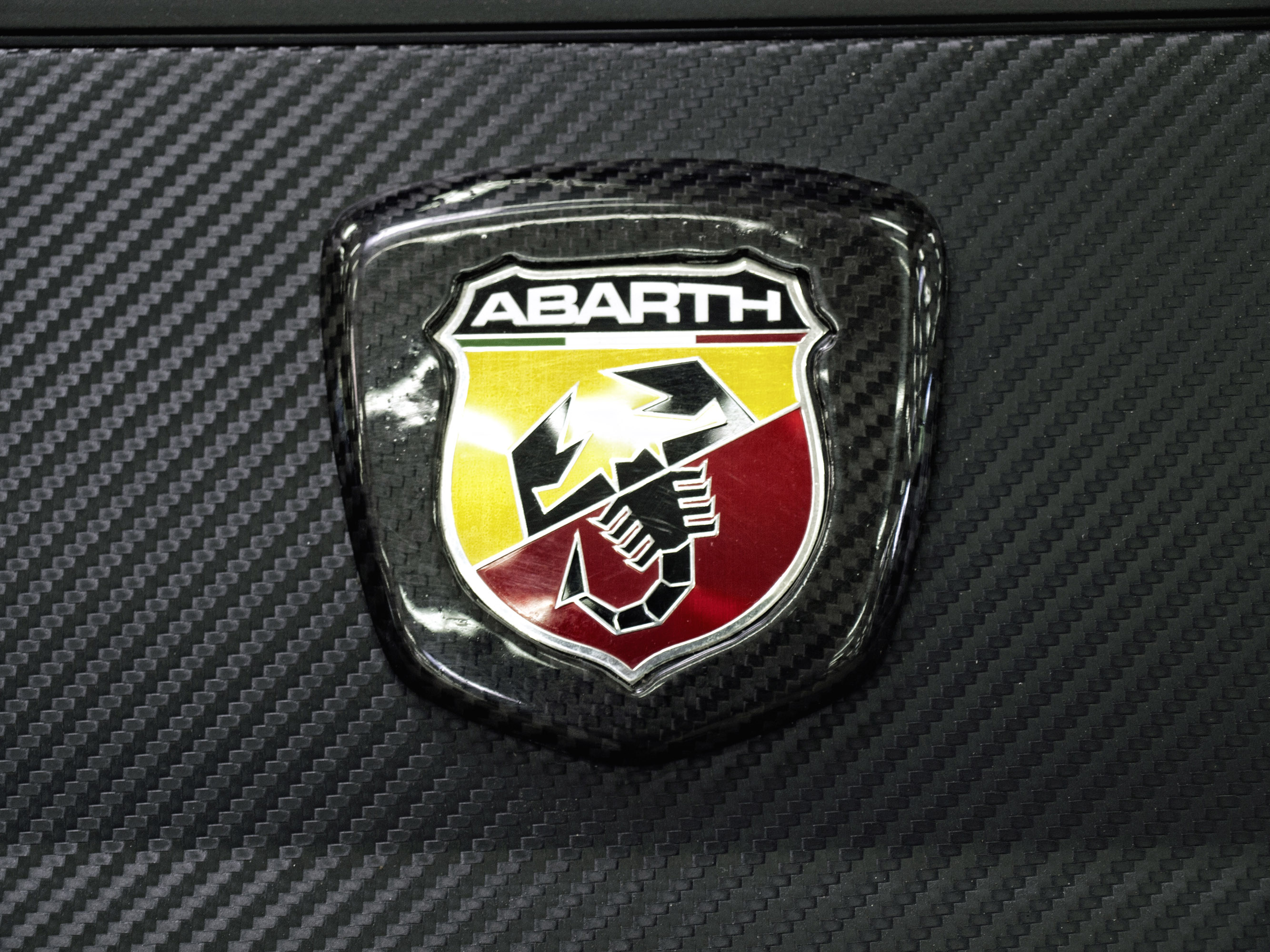 Romeo Ferraris Abarth 500 Carbon Edition