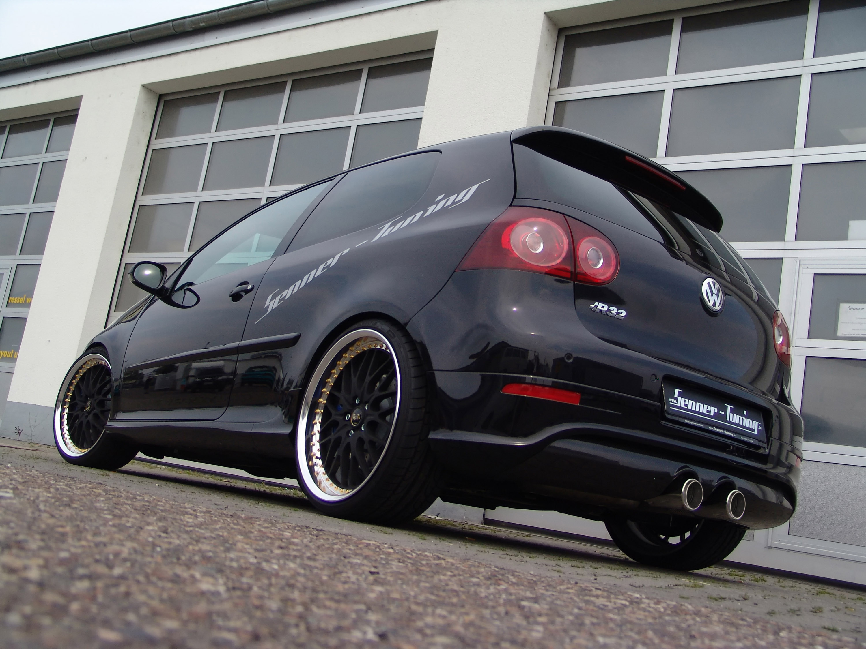 Senner Golf R32 Carbon Racer