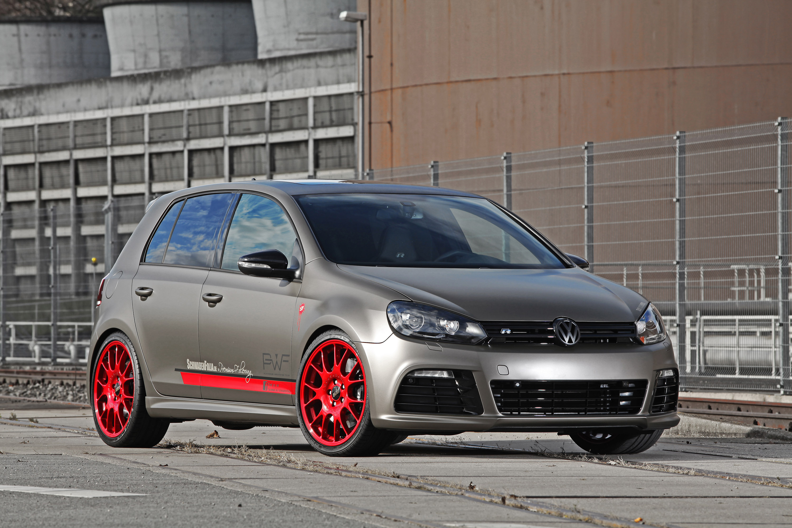 Тюнингованные фольксваген. Volkswagen Golf r 2012 Tuning. Golf 6r 2012. Volkswagen Golf 6 Tuning. VW Golf 6 r.