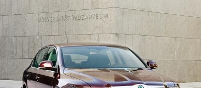 Skoda Superb (2009) - picture 7 of 8